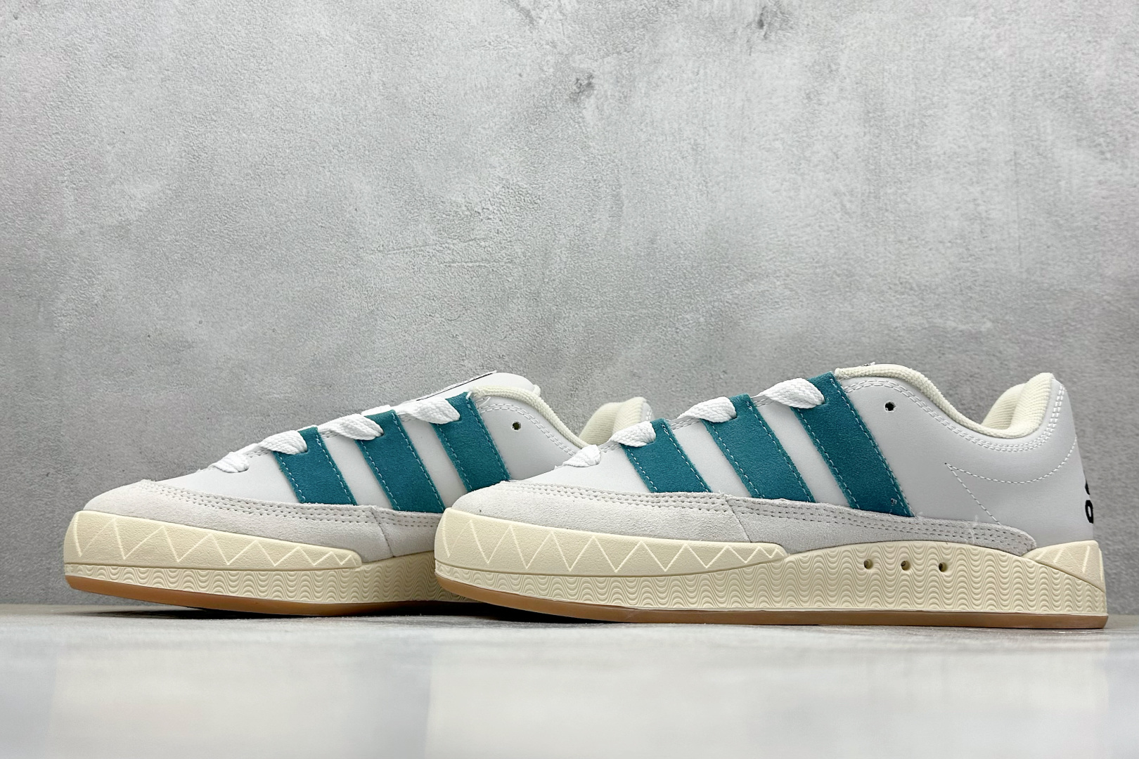 TG版 Adidas Adimatic Low 马蒂奇系列低帮 复古鲨鱼面包鞋运动休闲滑板板鞋 ID3935