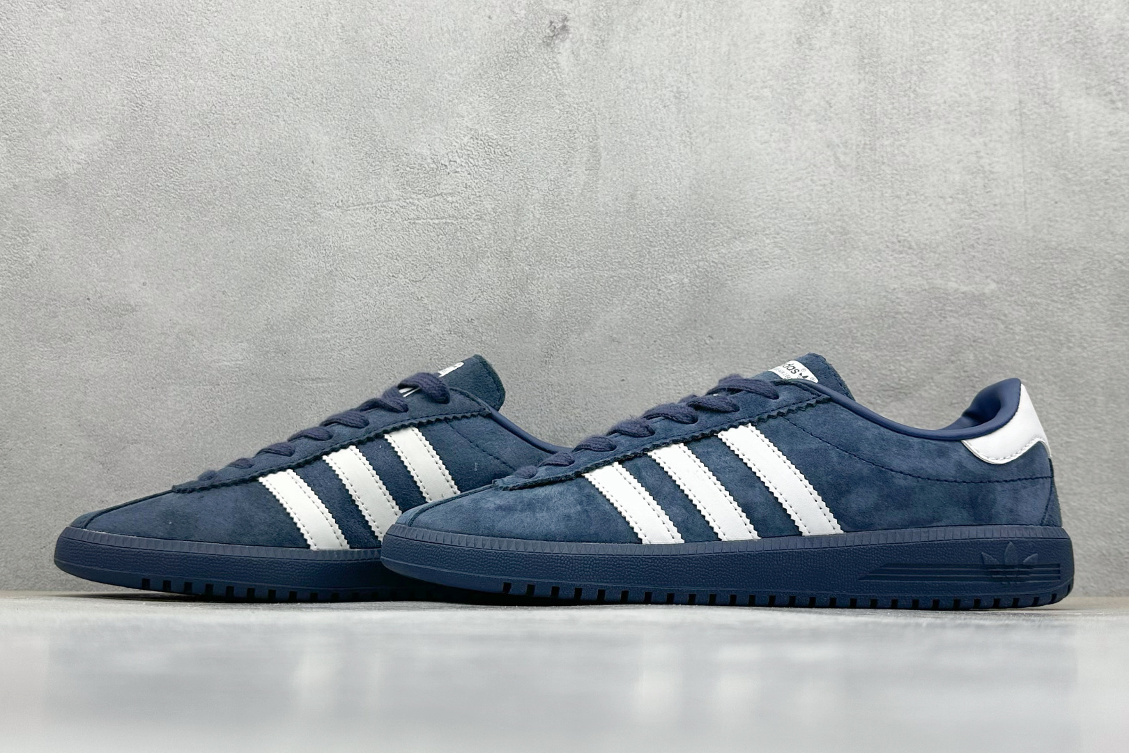 GX版 Adidas Originals Bermuda 绒面麂皮防滑耐磨轻便低帮板鞋 IG6186