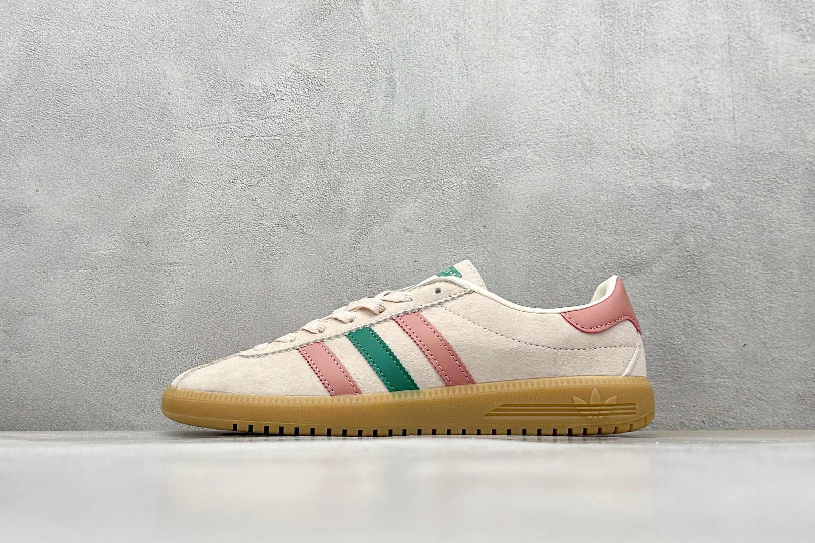 GX版 Adidas Originals Bermuda 绒面麂皮防滑耐磨轻便低帮板鞋 IE3685