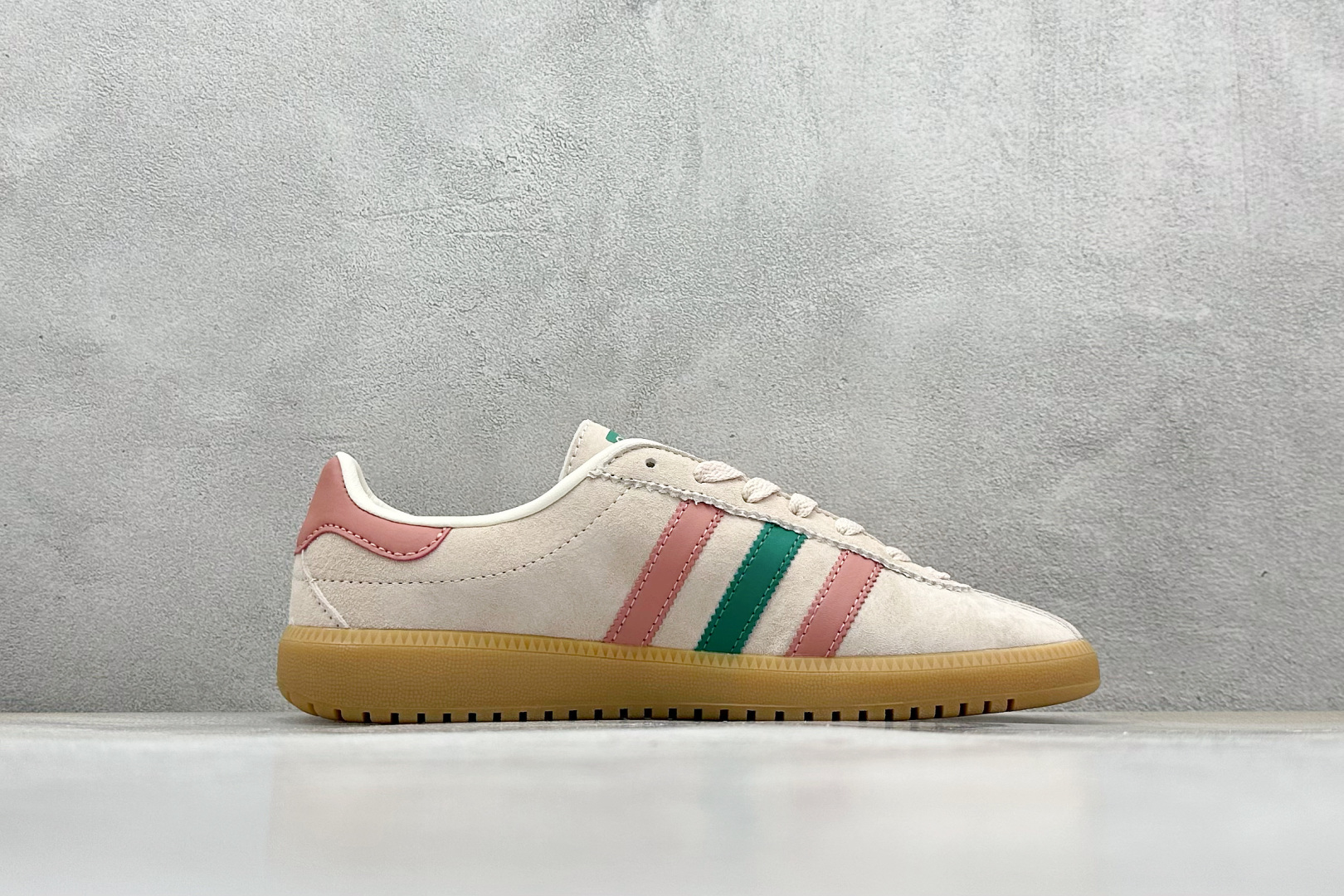 GX版 Adidas Originals Bermuda 绒面麂皮防滑耐磨轻便低帮板鞋 IE3685