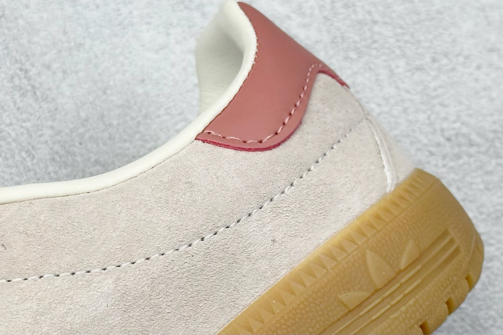 GX版 Adidas Originals Bermuda 绒面麂皮防滑耐磨轻便低帮板鞋 IE3685
