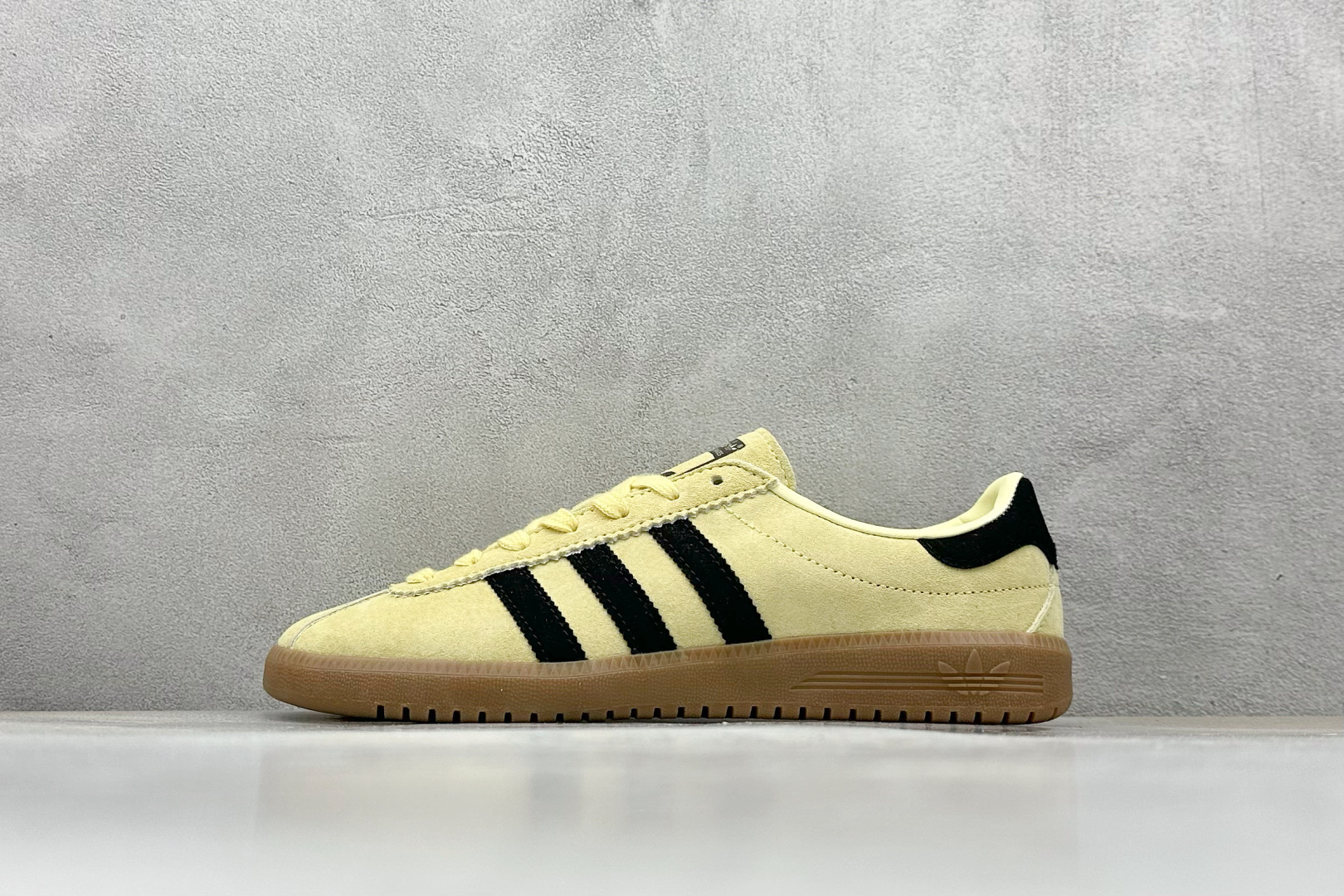 GX版 Adidas Originals Bermuda 绒面麂皮防滑耐磨轻便低帮板鞋 JI2659