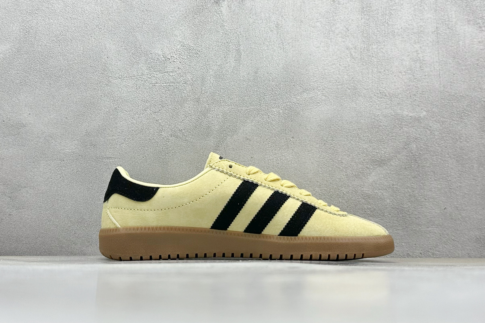 GX版 Adidas Originals Bermuda 绒面麂皮防滑耐磨轻便低帮板鞋 JI2659