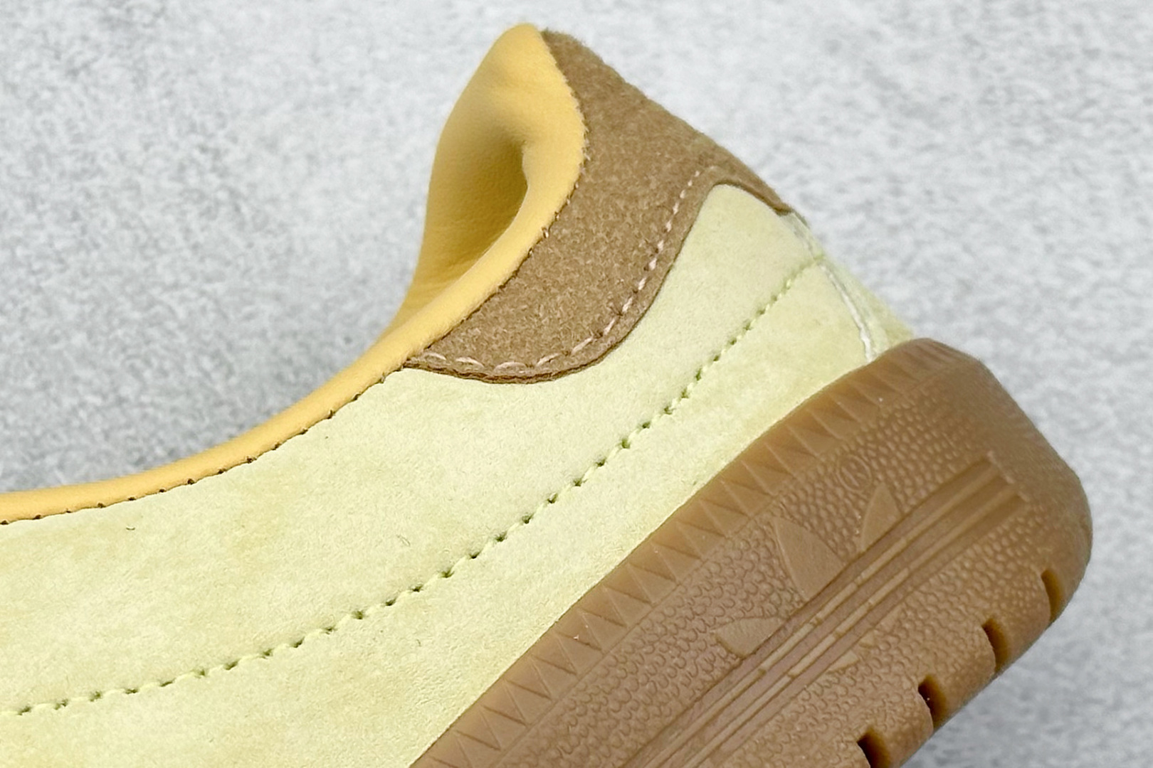 GX版 Adidas Originals Bermuda 绒面麂皮防滑耐磨轻便低帮板鞋 JR7156