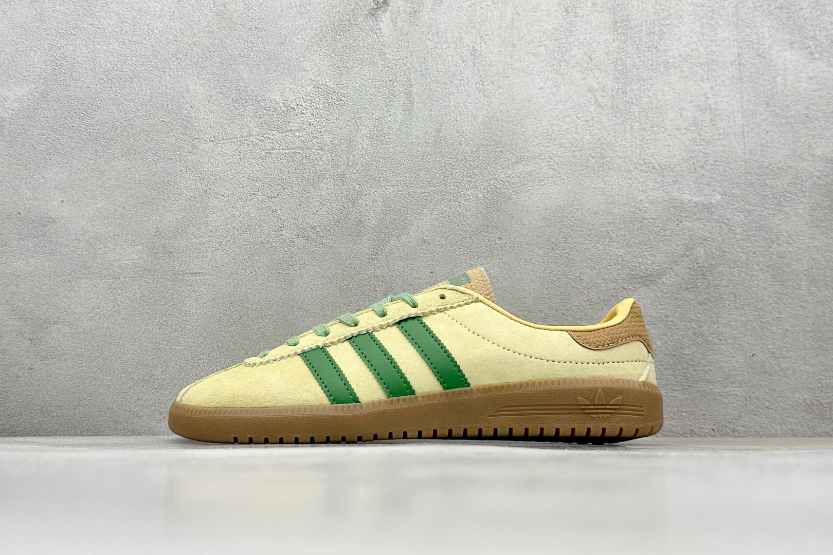 GX版 Adidas Originals Bermuda 绒面麂皮防滑耐磨轻便低帮板鞋 JR7156