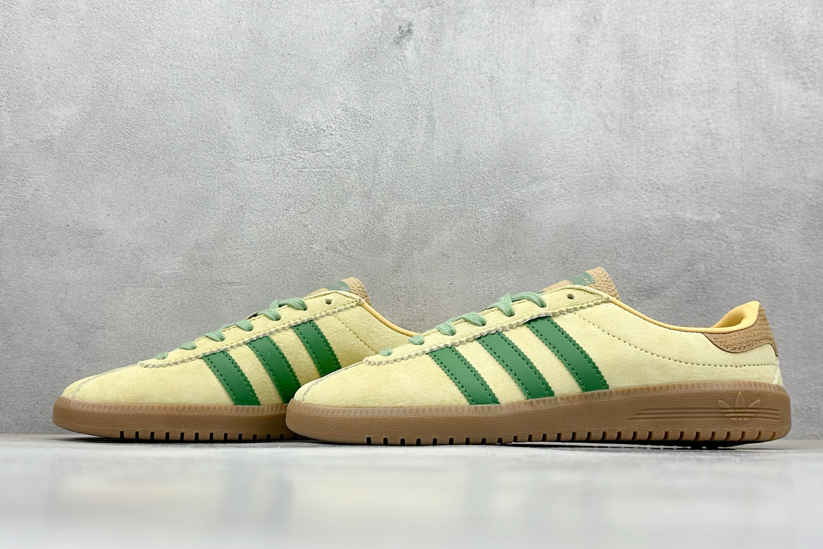 GX版 Adidas Originals Bermuda 绒面麂皮防滑耐磨轻便低帮板鞋 JR7156