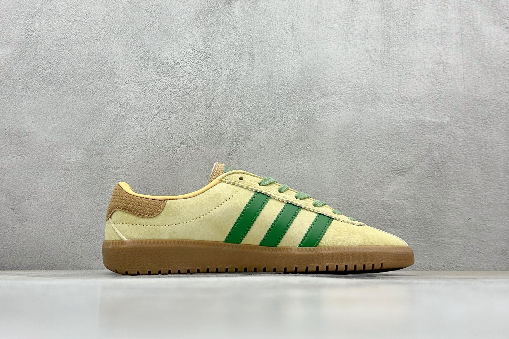 GX版 Adidas Originals Bermuda 绒面麂皮防滑耐磨轻便低帮板鞋 JR7156
