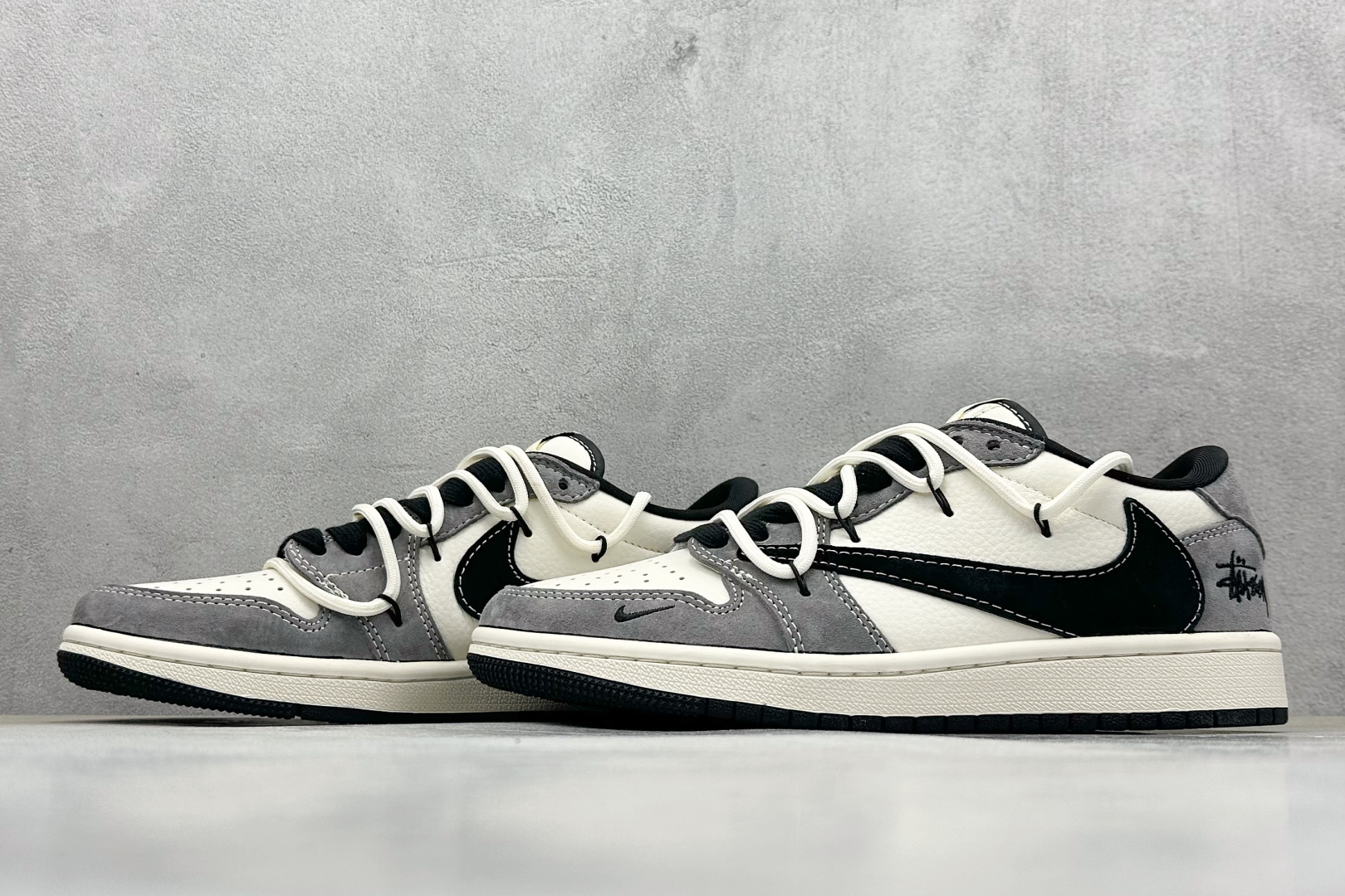 Travis Scott x Nike Air Jordan 1 Low x Stussy Air Jordan 1 Low 反转米黑小钩绑带倒钩 SJ0086-141