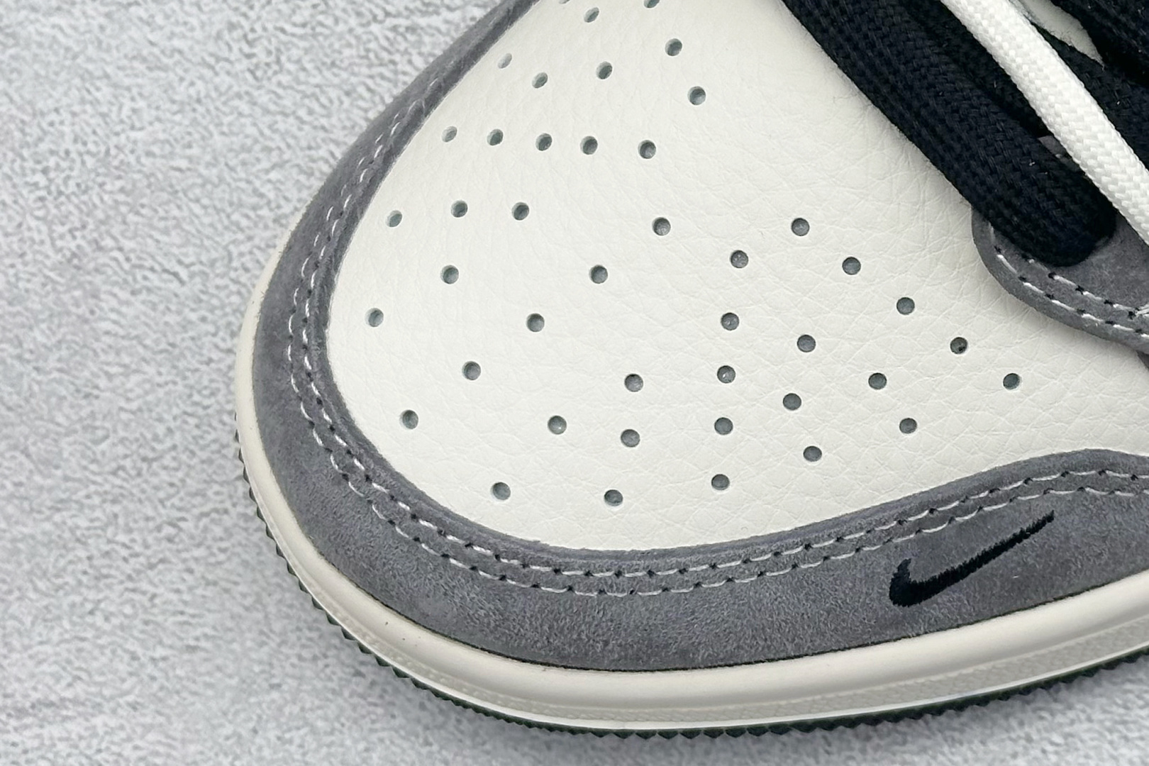Travis Scott x Nike Air Jordan 1 Low x Stussy Air Jordan 1 Low 反转米黑小钩绑带倒钩 SJ0086-141