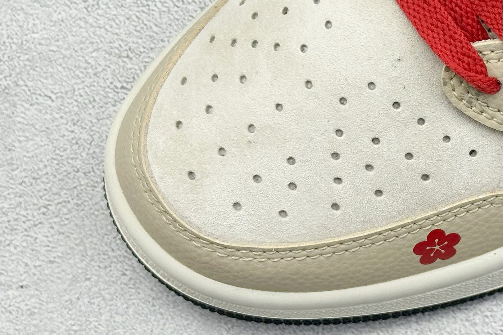 Travis Scott x Fragment Design x Air Jordan 1 Low OG SP AJ1 乔1 蛇年限定 红棕黑勾 低帮文化休闲板鞋 DM7866-077