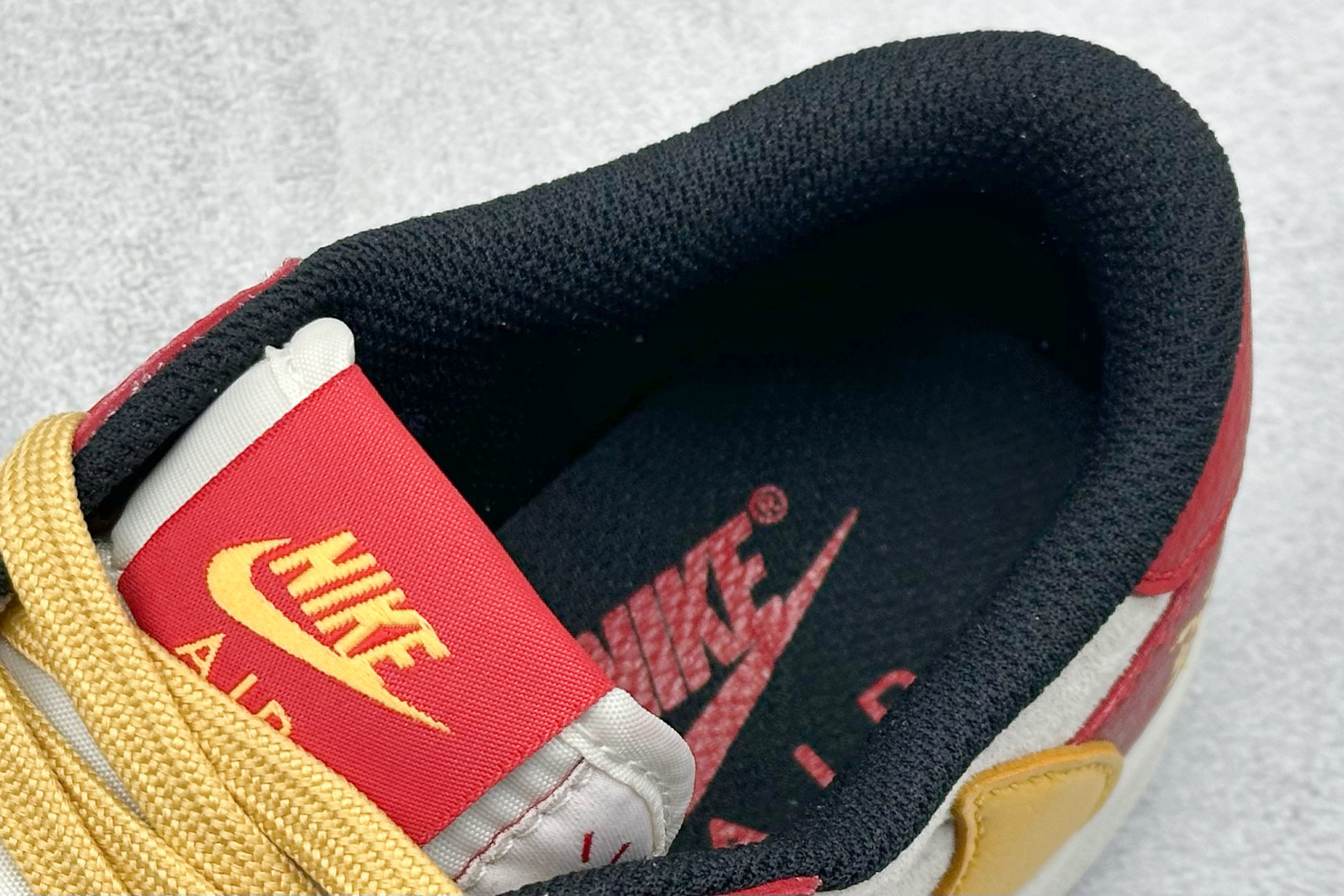 Travis Scott x Fragment Design x Air Jordan 1 Low OG SP AJ1 乔1 Sup联名蛇年限定 红蛇黄勾 低帮文化休闲板鞋 DM7866-093