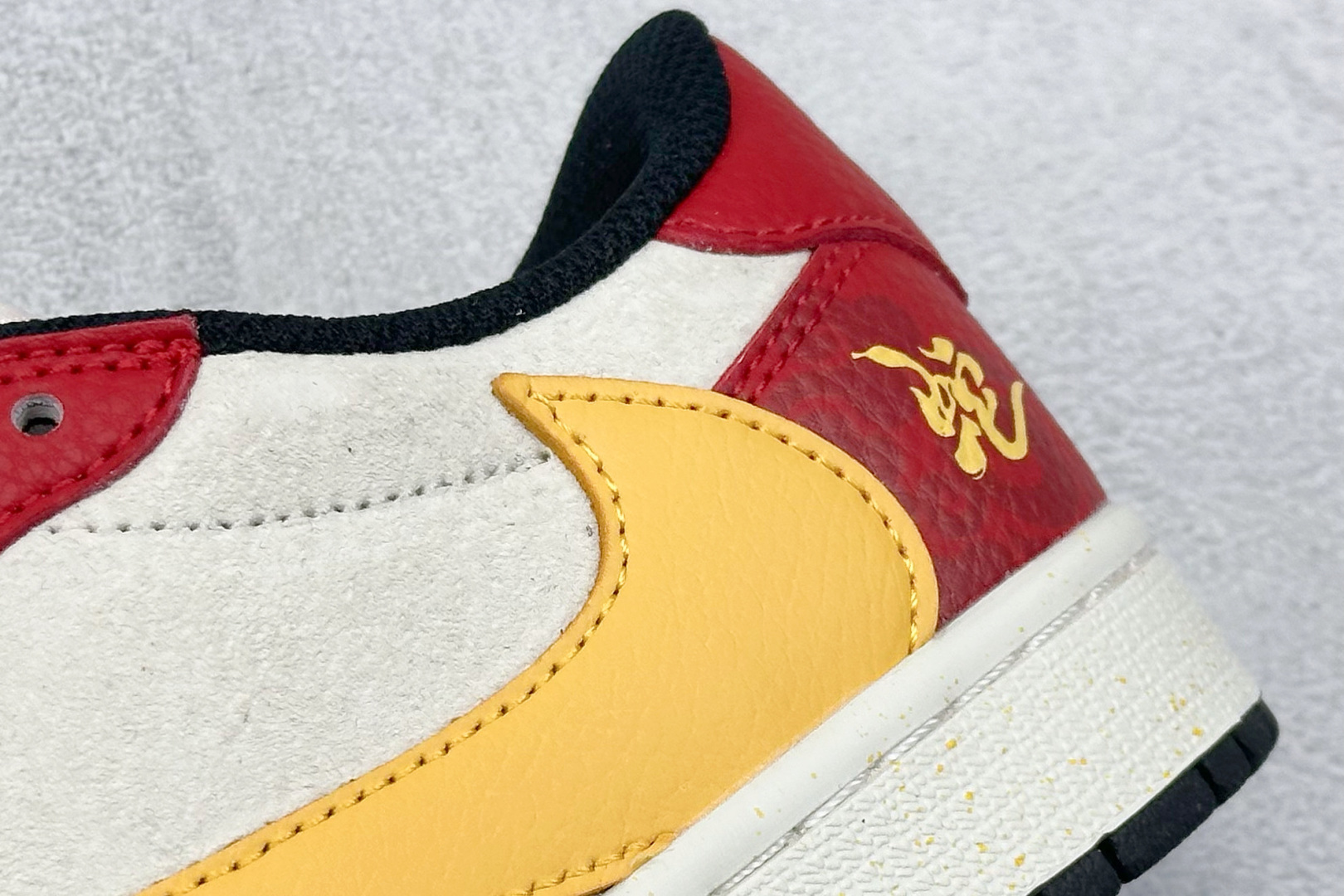 Travis Scott x Fragment Design x Air Jordan 1 Low OG SP AJ1 乔1 Sup联名蛇年限定 红蛇黄勾 低帮文化休闲板鞋 DM7866-093