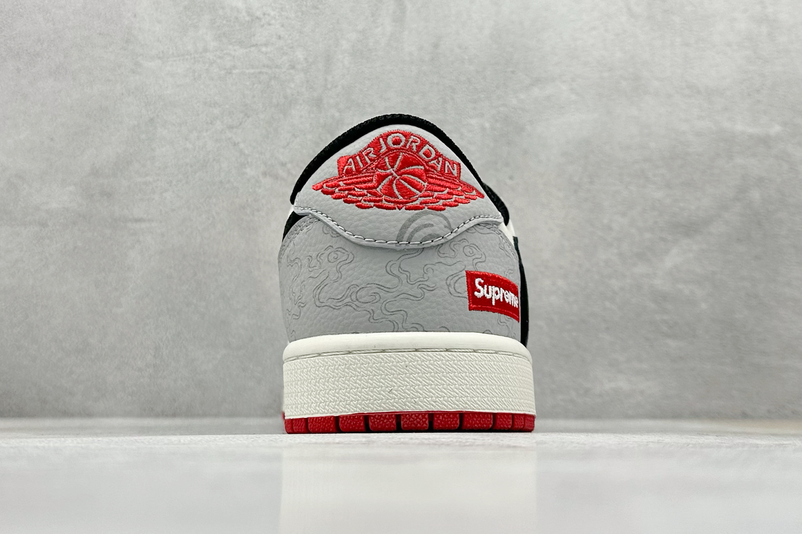 240 Travis Scott x Fragment Design x Jordan Air Jordan 1 Low OG SP “Supreme联名——祥云新年红” DM7866-078