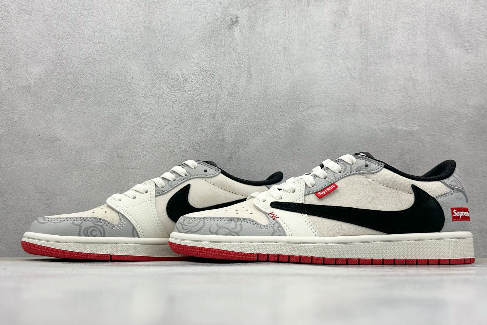 240 Travis Scott x Fragment Design x Jordan Air Jordan 1 Low OG SP “Supreme联名——祥云新年红” DM7866-078