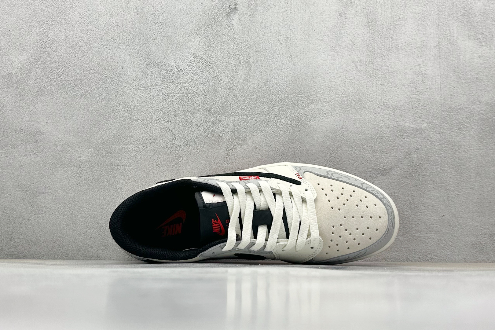 240 Travis Scott x Fragment Design x Jordan Air Jordan 1 Low OG SP “Supreme联名——祥云新年红” DM7866-078