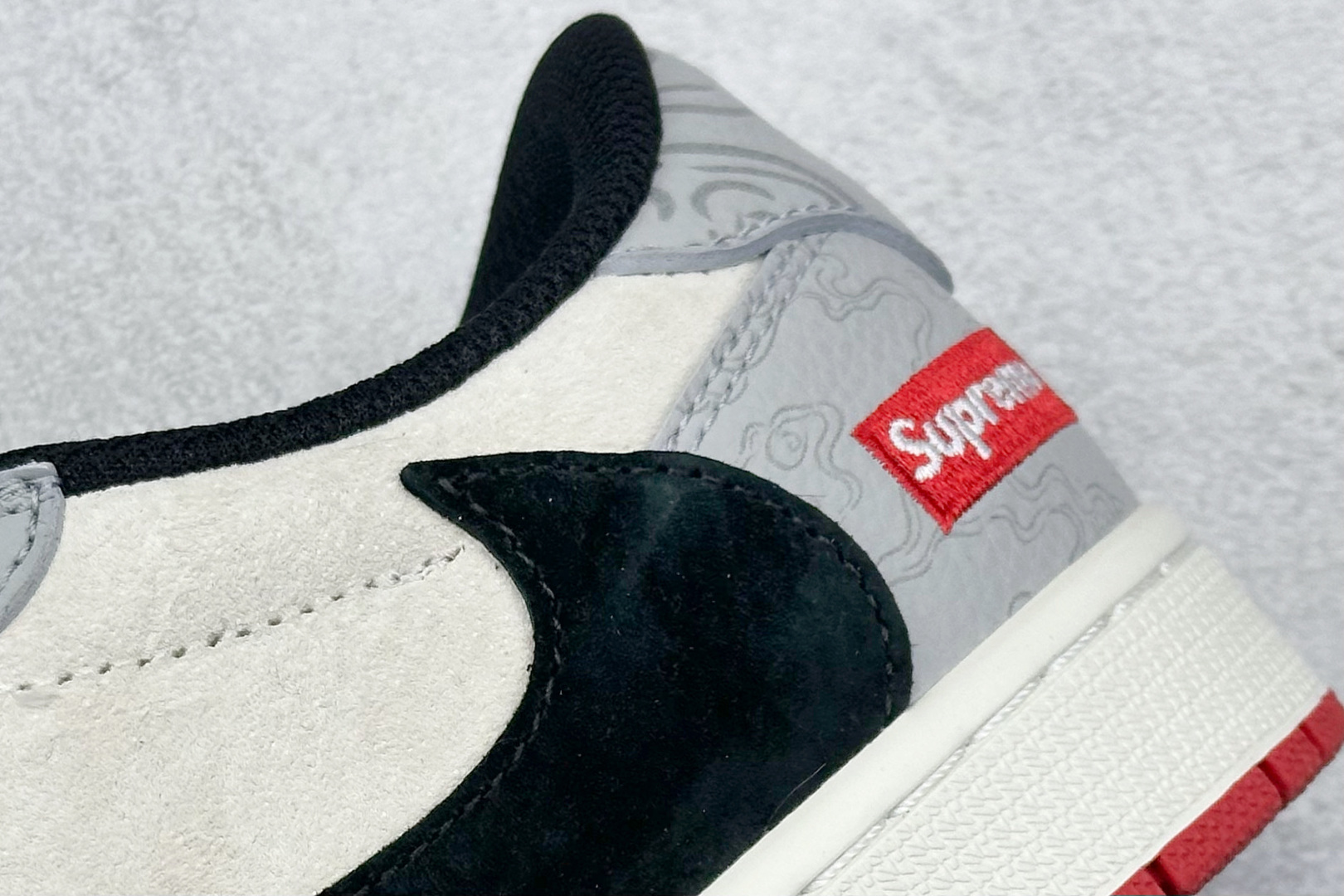 240 Travis Scott x Fragment Design x Jordan Air Jordan 1 Low OG SP “Supreme联名——祥云新年红” DM7866-078