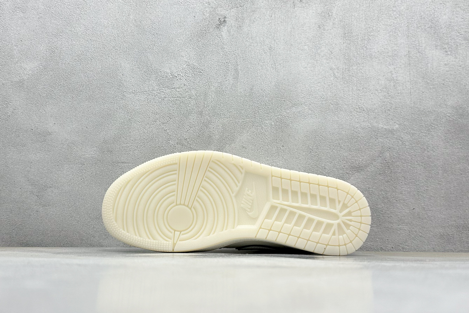 Air Jordan 1 Low AJ1 乔1 Supreme联名 米白水晶底 高端定制低帮复古篮球鞋 XX3168-186