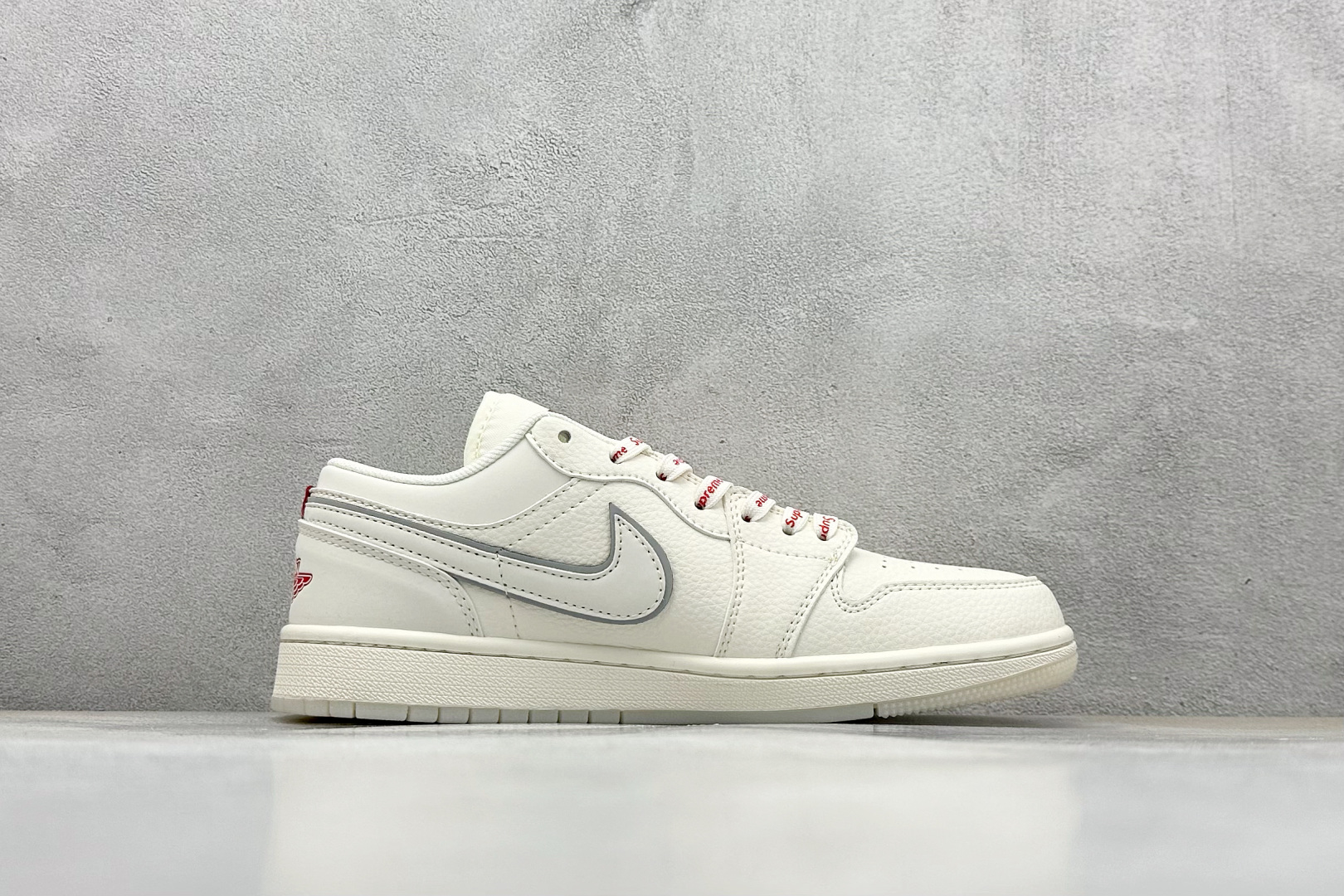 Air Jordan 1 Low AJ1 乔1 Supreme联名 米白水晶底 高端定制低帮复古篮球鞋 XX3168-186
