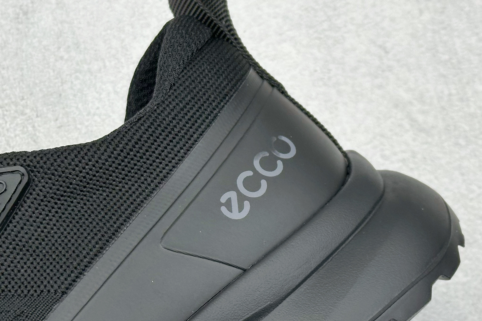 Ecco 爱步BIOM系列新款限定舒适时尚跑步鞋 825686