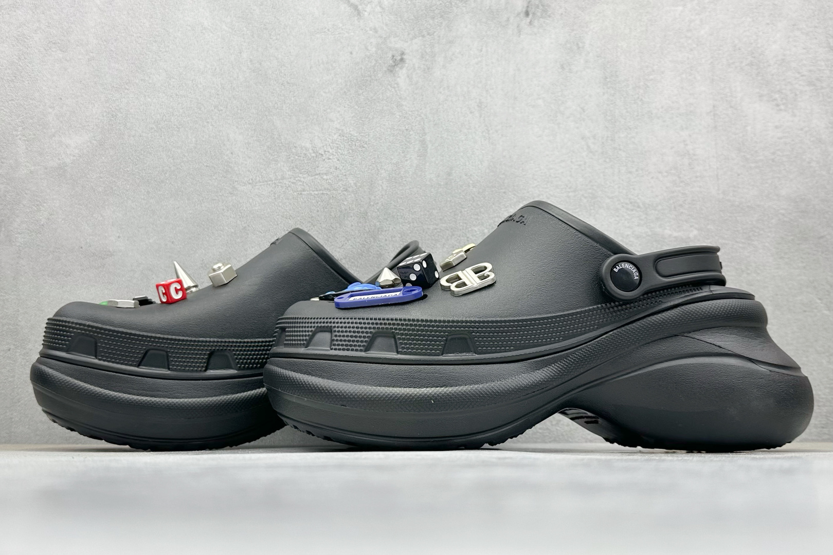 Crocs x Balenciaga 巴黎世家联名卡骆驰厚底圆头洞洞鞋