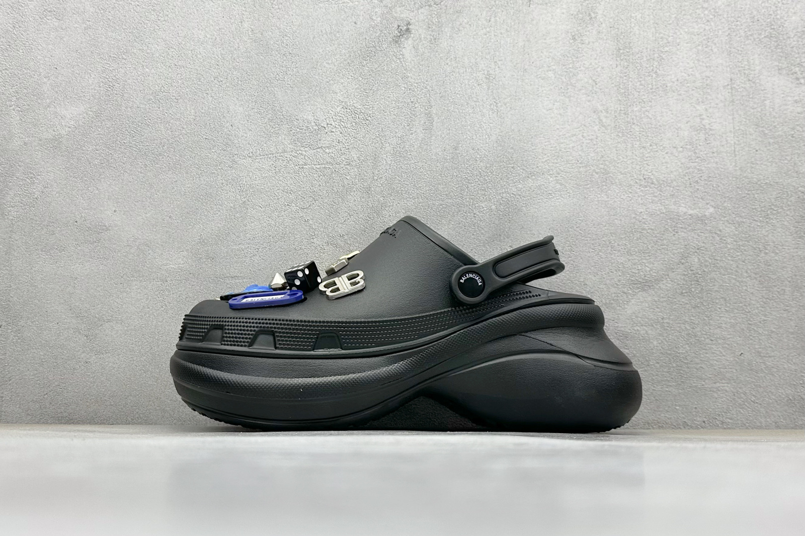 Crocs x Balenciaga 巴黎世家联名卡骆驰厚底圆头洞洞鞋