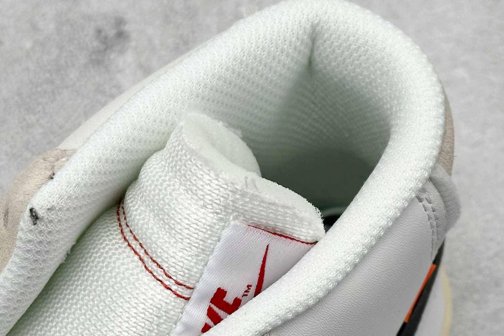 XL版 Off-White X NK Blazer Mid OW联名款开拓者高帮休闲板鞋 AA3832-100