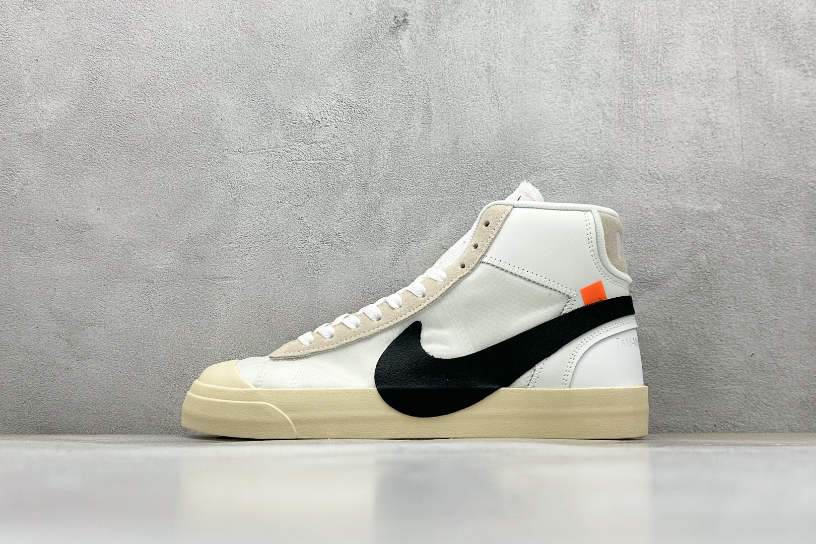 XL版 Off-White X NK Blazer Mid OW联名款开拓者高帮休闲板鞋 AA3832-100