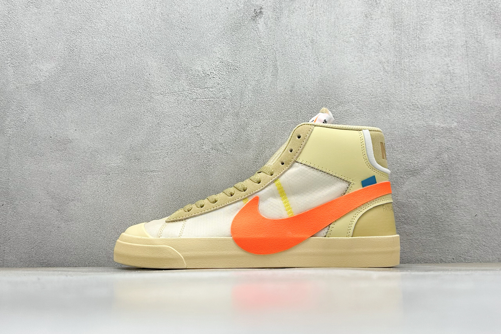 XL版 Off-White X NK Blazer Mid OW联名款开拓者高帮休闲板鞋 AA3832-700