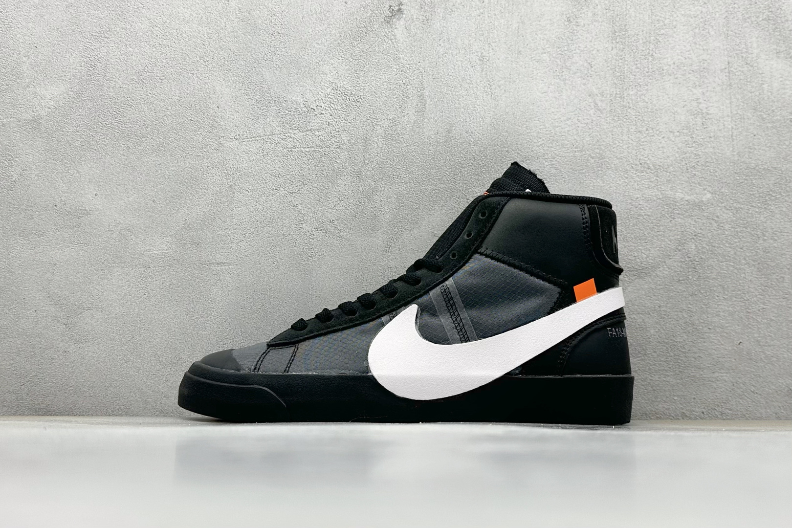 XL版 Off-White X NK Blazer Mid OW联名款开拓者高帮休闲板鞋 AA3832-001