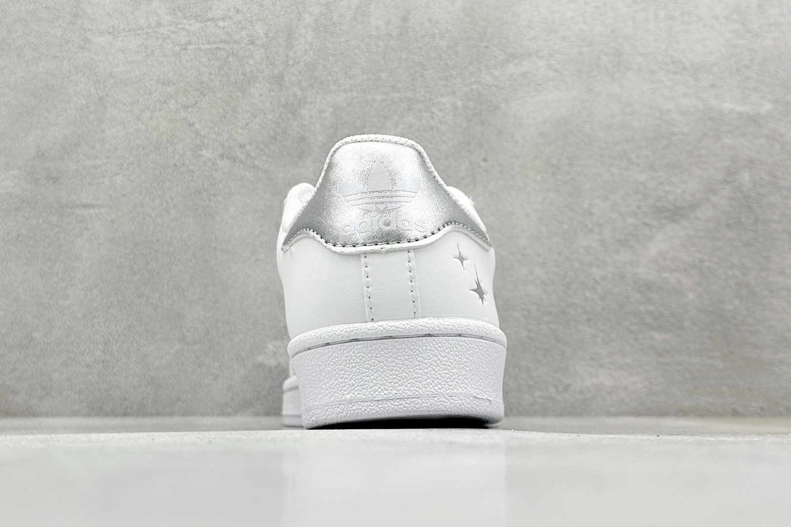 Adidas Originals Superstar II 贝壳头系列低帮经典百搭休闲运动板鞋 JQ8777