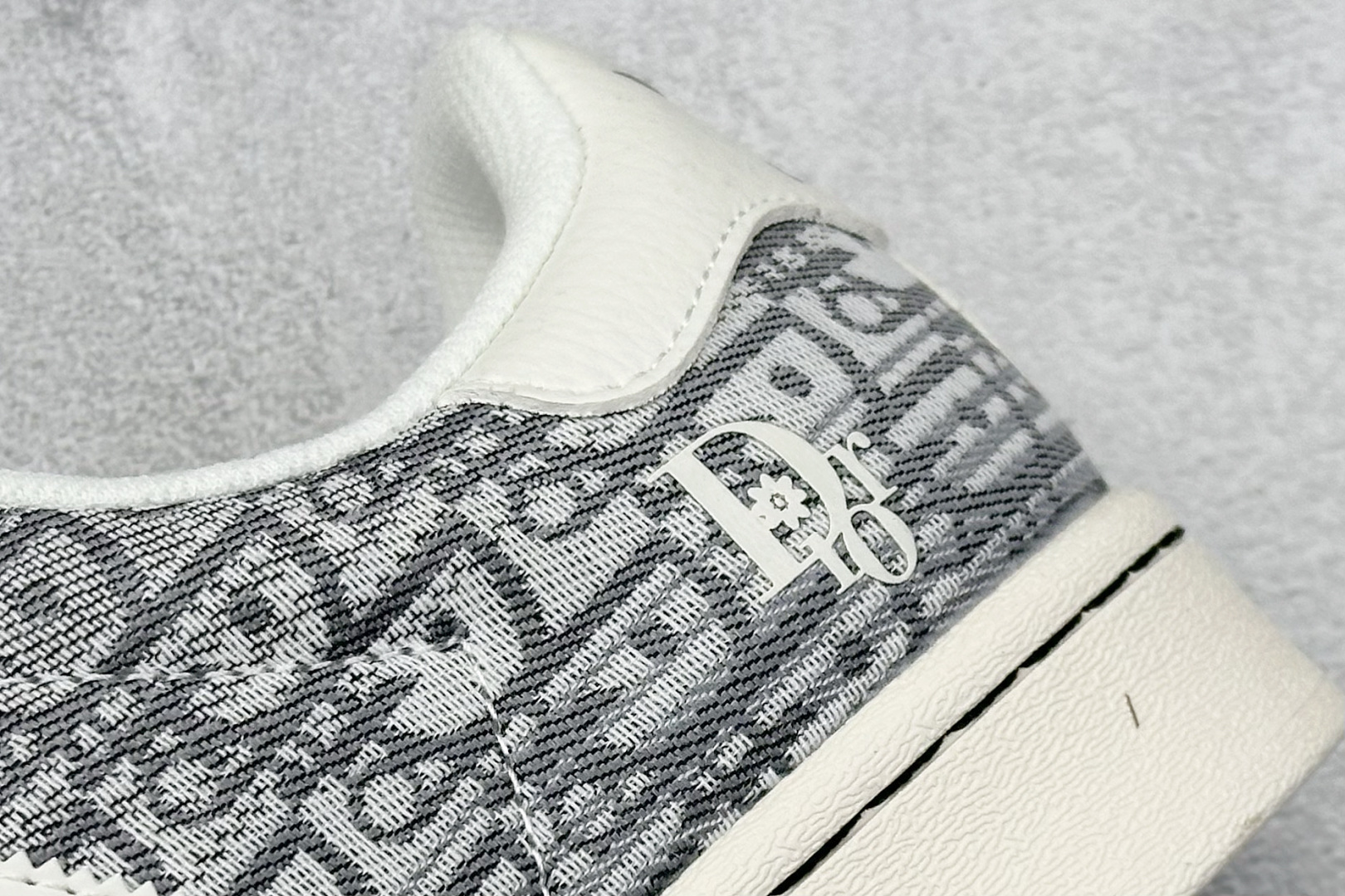 AD Originals Superstar x DIOR 灰白 HS3080