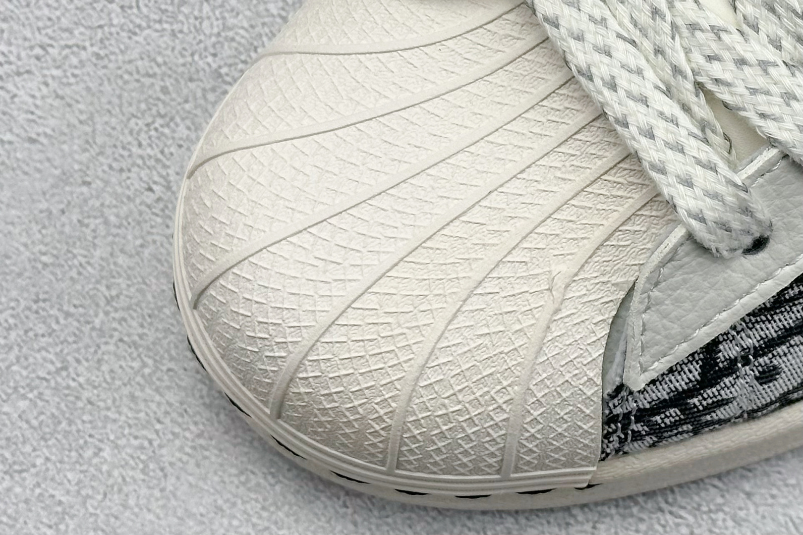 AD Originals Superstar x DIOR 灰白 HS3080
