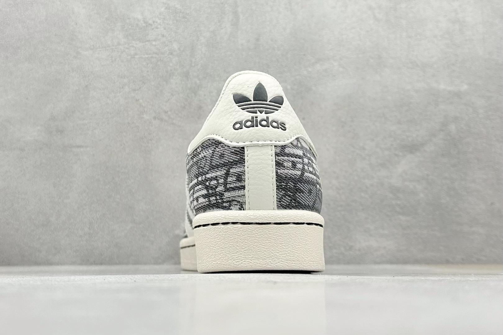 AD Originals Superstar x DIOR 灰白 HS3080