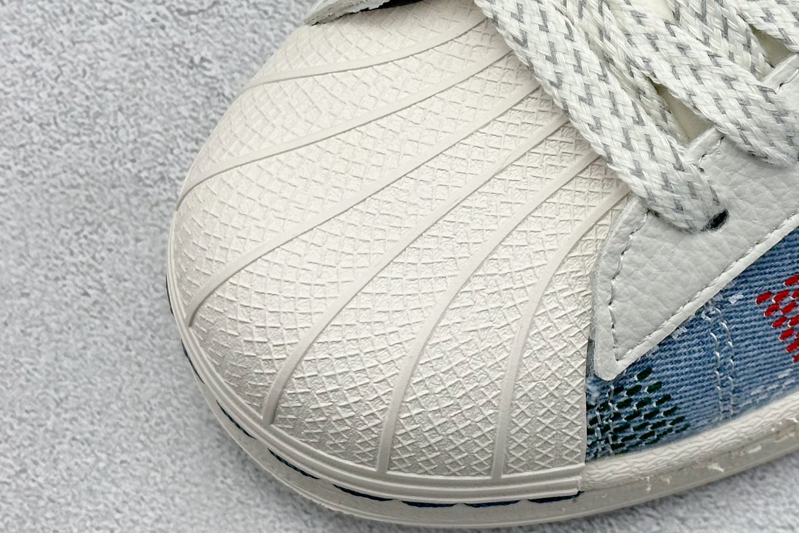 AD Originals Superstar x Louis Vuitton 蓝白红 HS3079