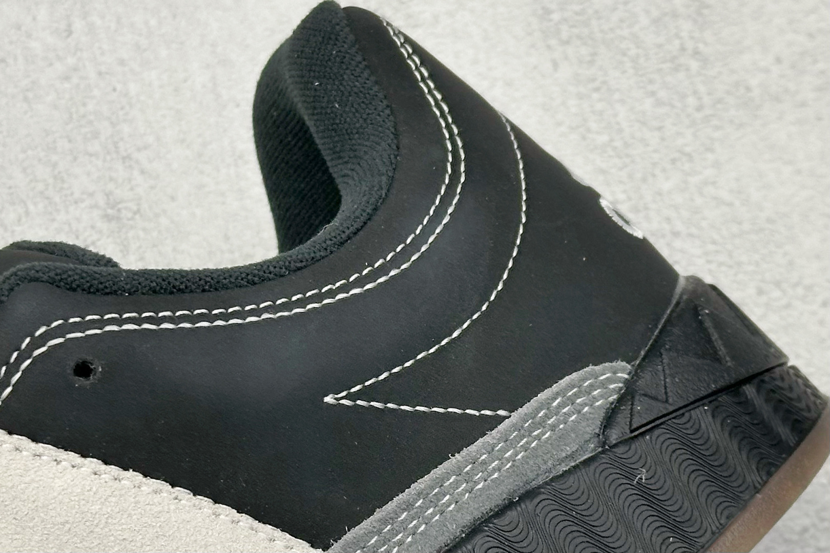TG版 Adidas Adimatic Low 马蒂奇系列低帮 复古鲨鱼面包鞋运动休闲滑板板鞋 ID3938