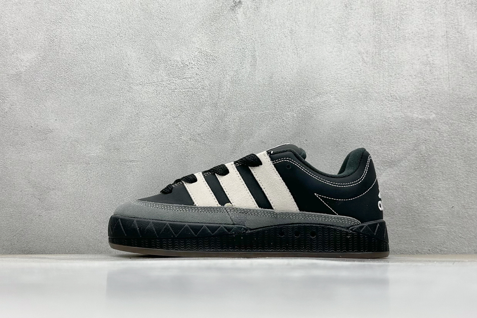 TG版 Adidas Adimatic Low 马蒂奇系列低帮 复古鲨鱼面包鞋运动休闲滑板板鞋 ID3938