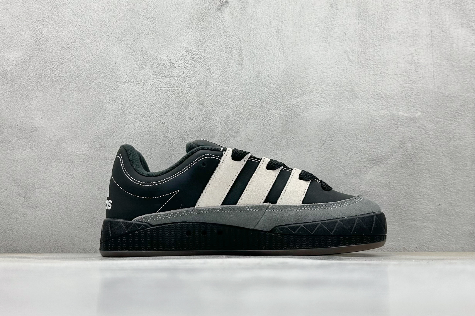 TG版 Adidas Adimatic Low 马蒂奇系列低帮 复古鲨鱼面包鞋运动休闲滑板板鞋 ID3938