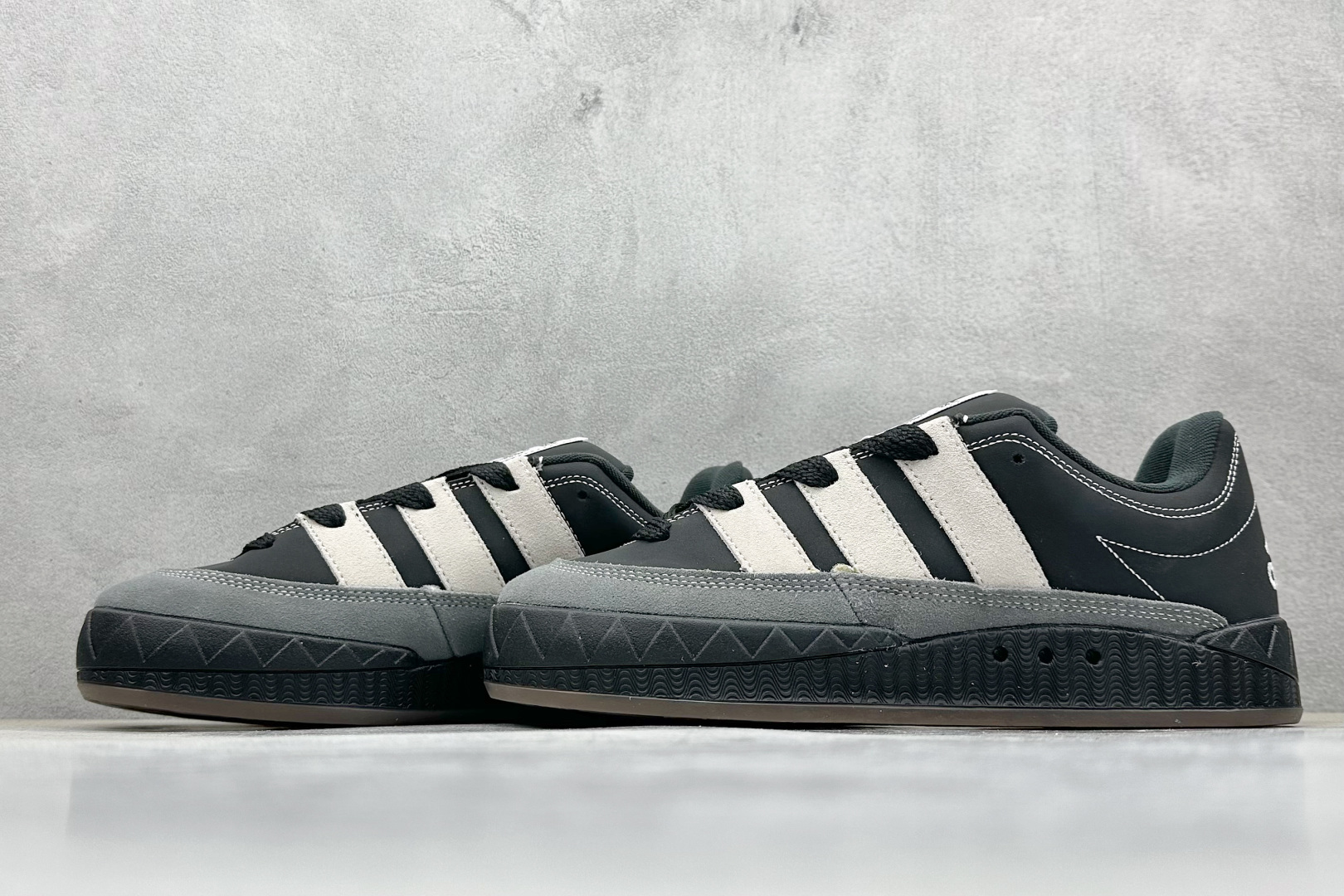 TG版 Adidas Adimatic Low 马蒂奇系列低帮 复古鲨鱼面包鞋运动休闲滑板板鞋 ID3938