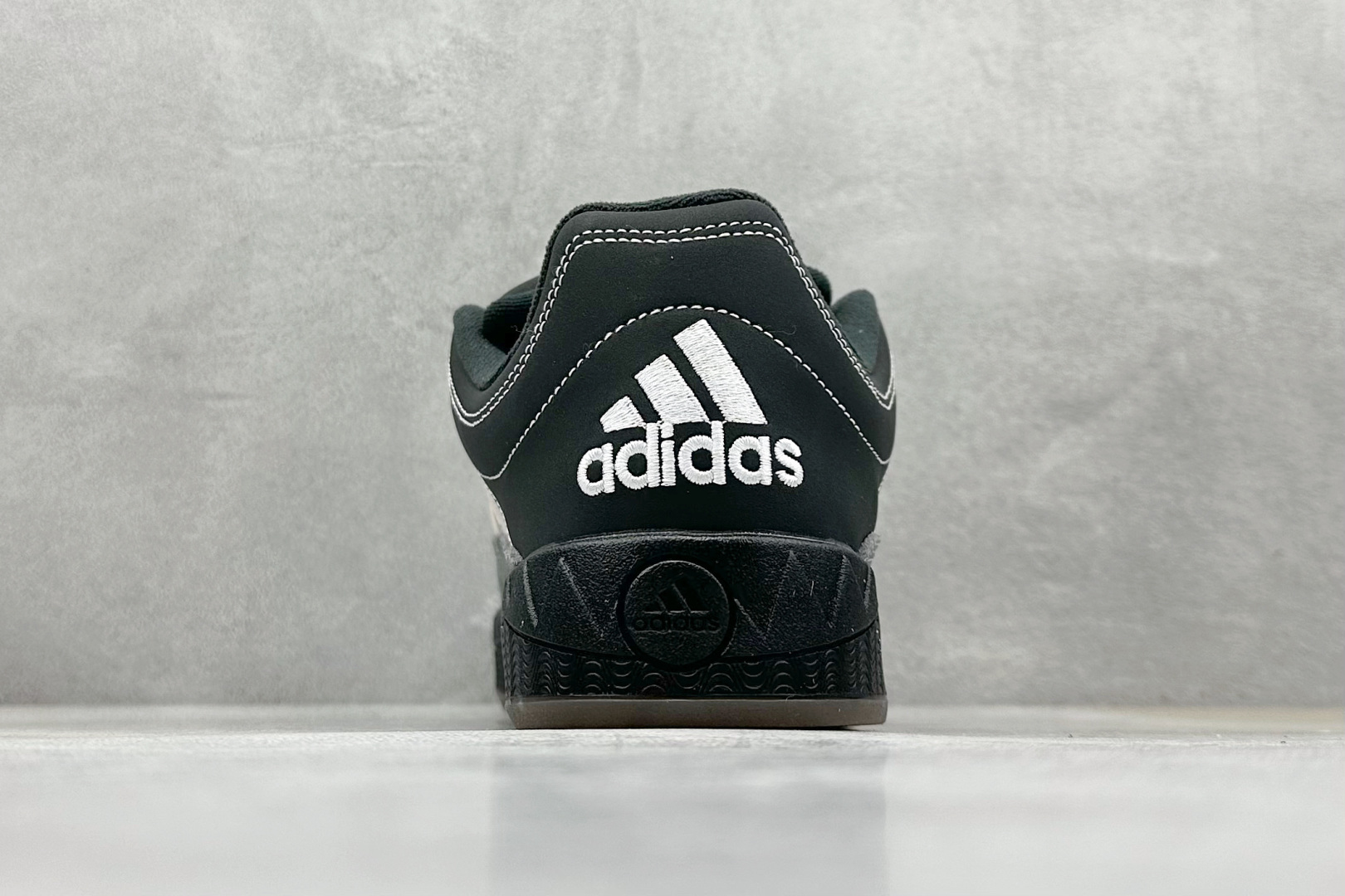 TG版 Adidas Adimatic Low 马蒂奇系列低帮 复古鲨鱼面包鞋运动休闲滑板板鞋 ID3938