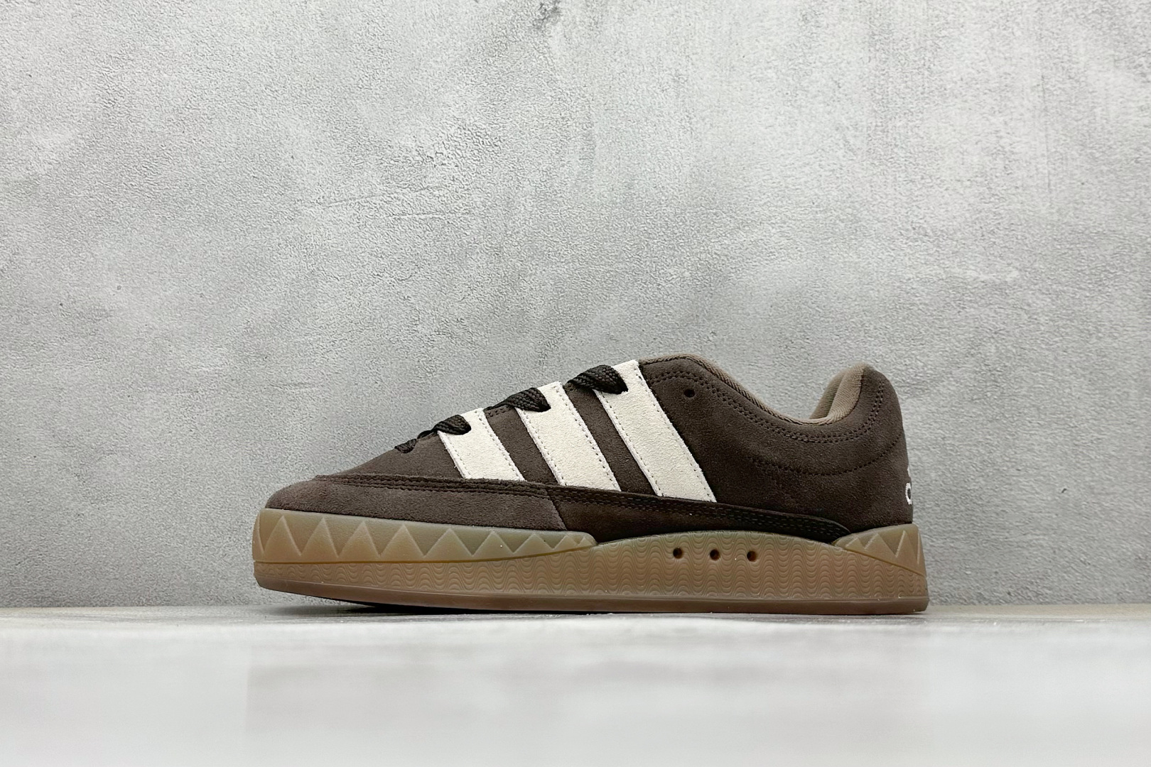 TG版 Adidas Adimatic Low 马蒂奇系列低帮 复古鲨鱼面包鞋运动休闲滑板板鞋 ID3947