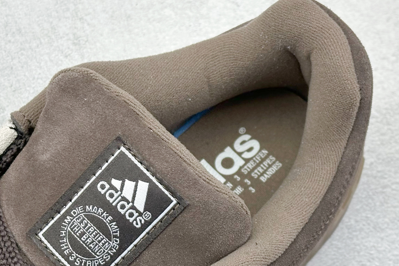 TG版 Adidas Adimatic Low 马蒂奇系列低帮 复古鲨鱼面包鞋运动休闲滑板板鞋 ID3947