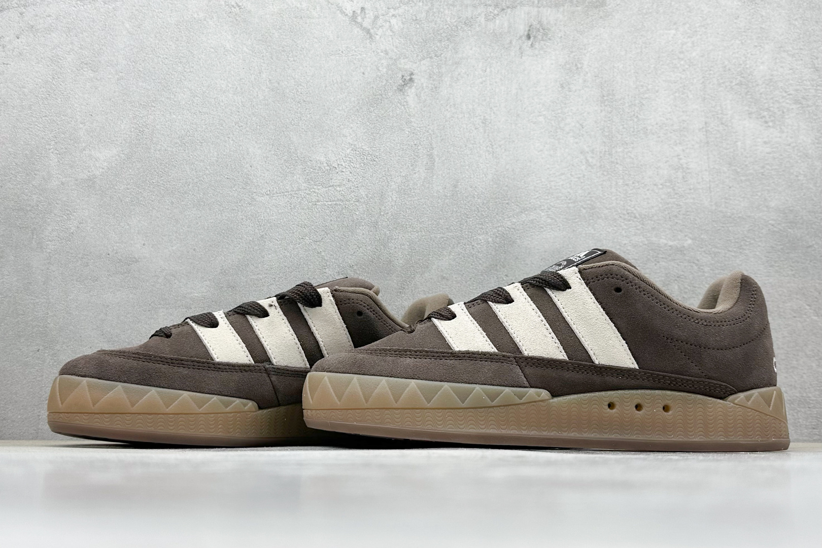 TG版 Adidas Adimatic Low 马蒂奇系列低帮 复古鲨鱼面包鞋运动休闲滑板板鞋 ID3947