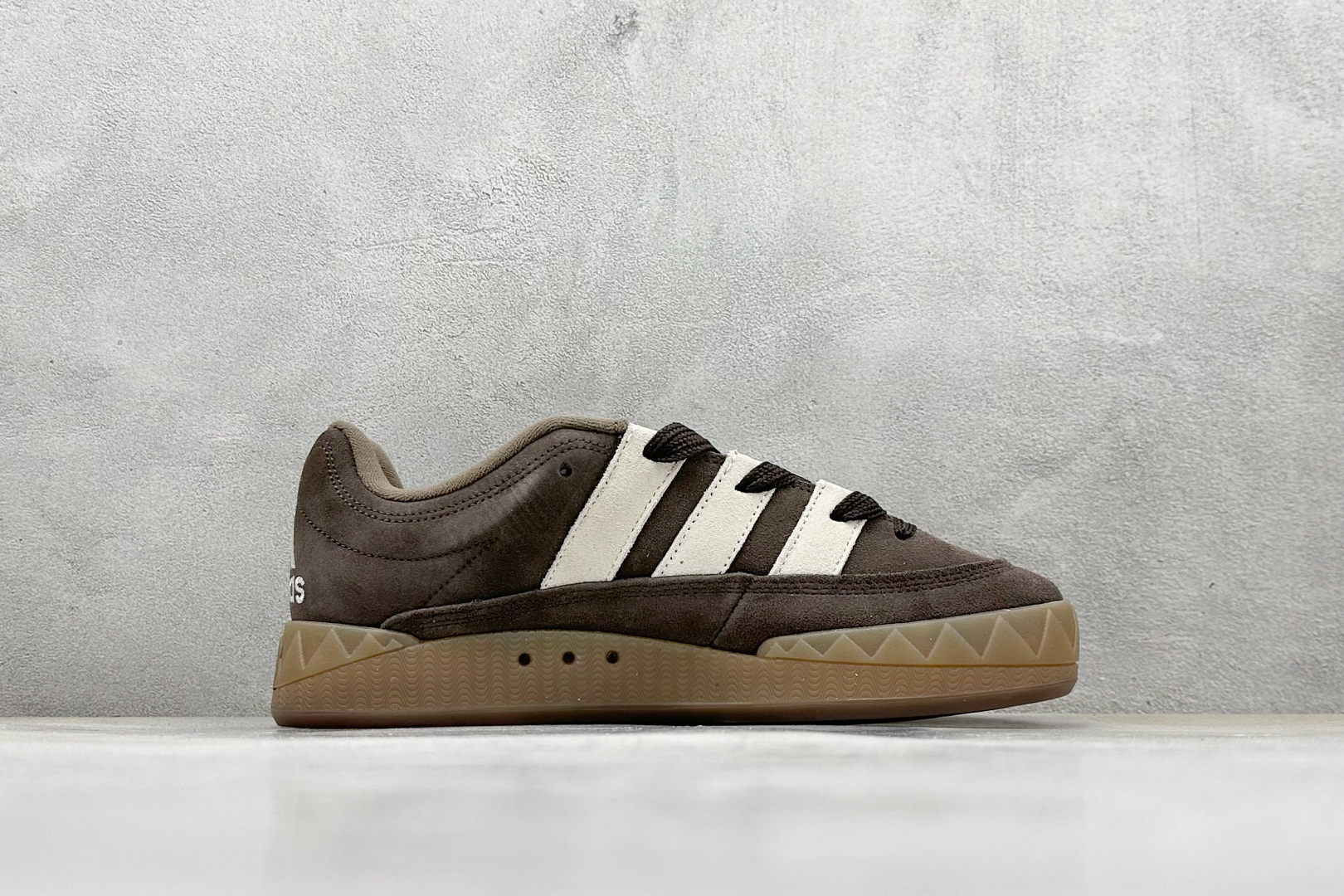 TG版 Adidas Adimatic Low 马蒂奇系列低帮 复古鲨鱼面包鞋运动休闲滑板板鞋 ID3947