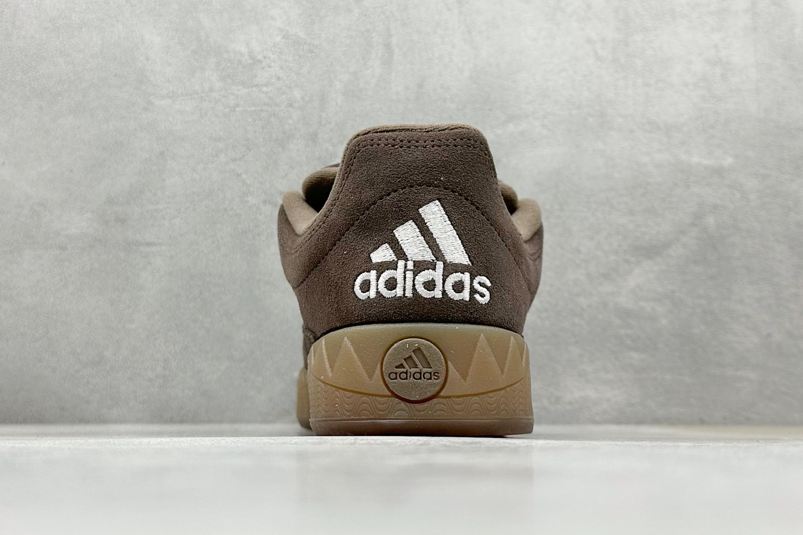 TG版 Adidas Adimatic Low 马蒂奇系列低帮 复古鲨鱼面包鞋运动休闲滑板板鞋 ID3947