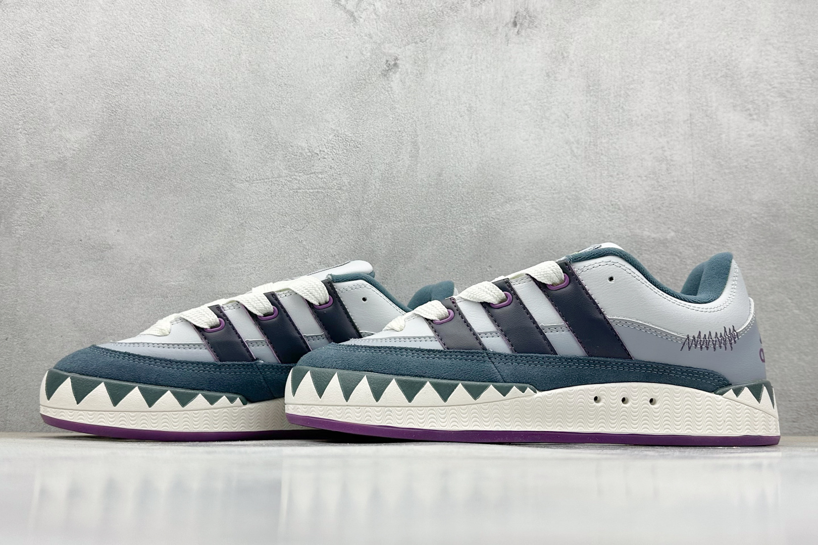 TG版 Adidas Adimatic Low 马蒂奇系列低帮 复古鲨鱼面包鞋运动休闲滑板板鞋 IE3917
