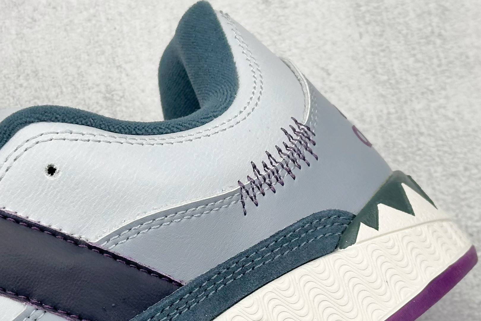 TG版 Adidas Adimatic Low 马蒂奇系列低帮 复古鲨鱼面包鞋运动休闲滑板板鞋 IE3917
