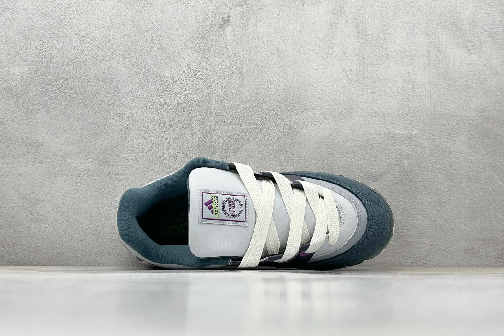 TG版 Adidas Adimatic Low 马蒂奇系列低帮 复古鲨鱼面包鞋运动休闲滑板板鞋 IE3917