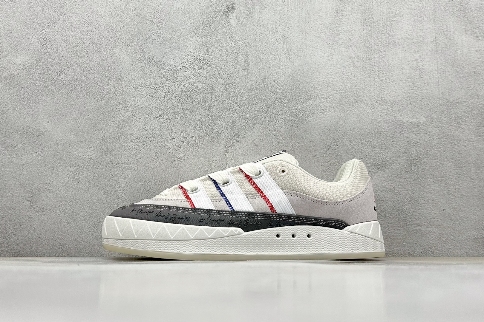 TG版 Adidas Adimatic Low 马蒂奇系列低帮 复古鲨鱼面包鞋运动休闲滑板板鞋 IH3265