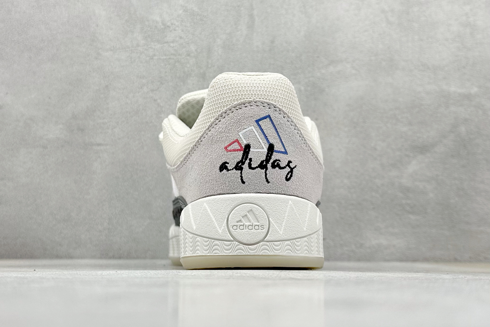 TG版 Adidas Adimatic Low 马蒂奇系列低帮 复古鲨鱼面包鞋运动休闲滑板板鞋 IH3265