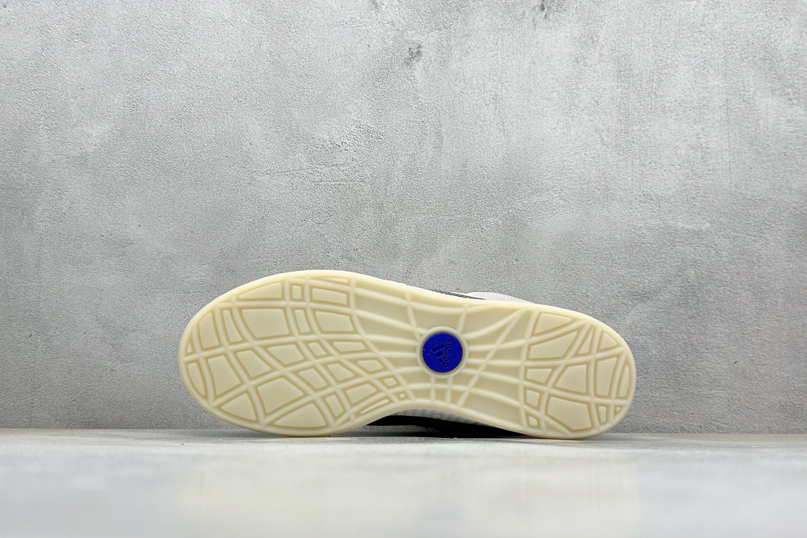TG版 Adidas Adimatic Low 马蒂奇系列低帮 复古鲨鱼面包鞋运动休闲滑板板鞋 IH3265
